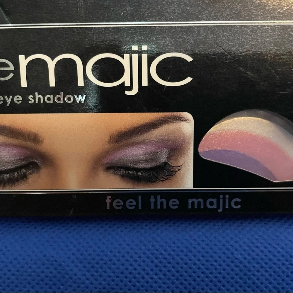Eye Majic #19 Instant pearl shadow. 10 pair easy applications for single use. - Picture 6 of 6